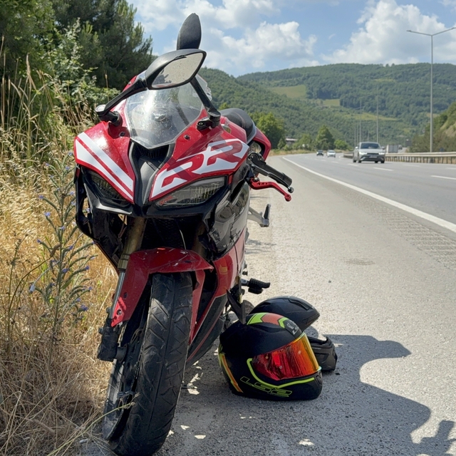 Motosiklet tıra arkadan çarptı: 2 yaralı