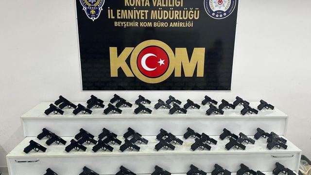 Durdurulan araçta 70 adet kaçak tabanca bulundu