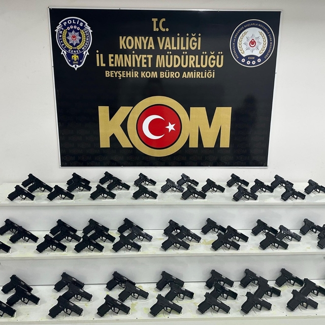 Durdurulan araçta 70 adet kaçak tabanca bulundu