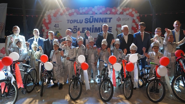 Vakıf Geleneği Gaziantep'te yaşatıldı
41 çocuk için geleneksel sünnet şöleni düzenlendi