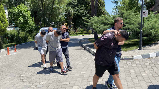 Husumetli iki grup arasında silahlı kavga; 3 yaralı