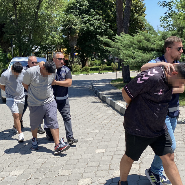Husumetli iki grup arasında silahlı kavga; 3 yaralı