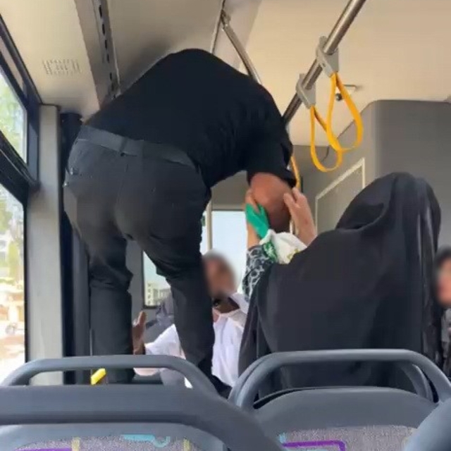 Otobüste tekmeli, yumruklu kavga
