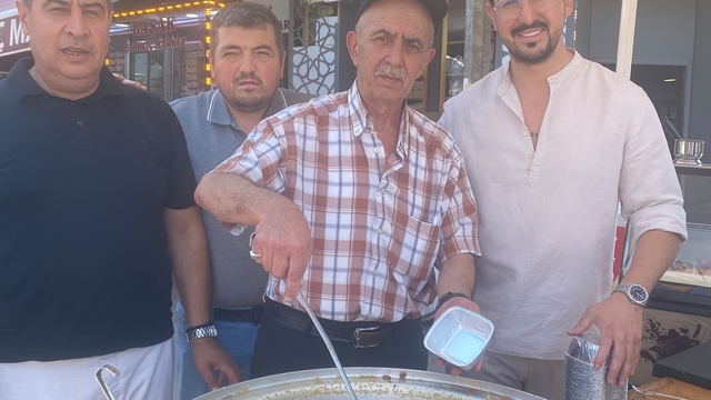Odunpazarı esnafı vatandaşlara aşure ikram etti