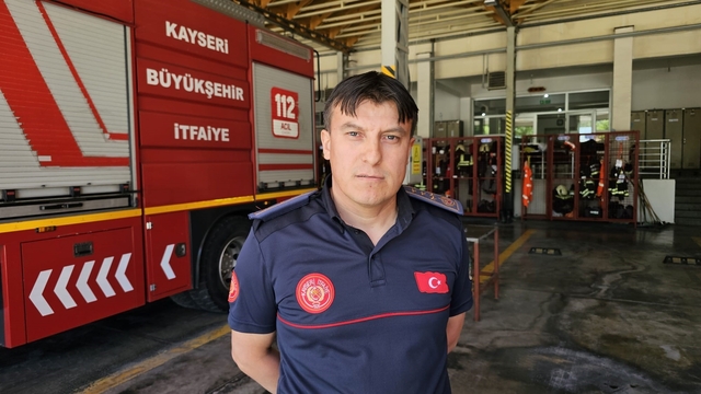Unutkanlığınız aracınıza mal olmasın
Kayseri Büyükşehir Belediyesi İtfaiye Daire Başkanı Muhammet Zeynuddin Bağdat:
"Sıcak havalarda araç camları mercek görevi yaptığından çakmak, deodorant ve taşınabilir şarj cihazları çok büyük yangın risklerine sebebiyet veriyor"