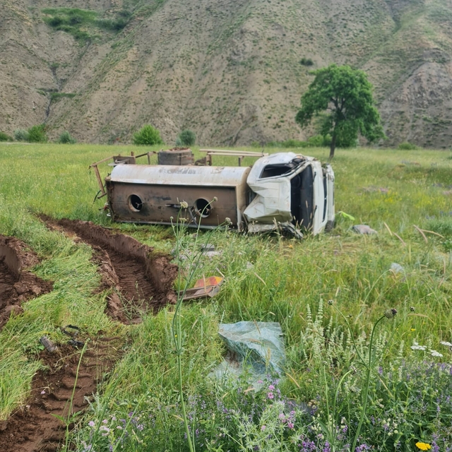 Su tankerinin şarampole devrildiği kazada; 1 ölü, 1 ağır yaralı