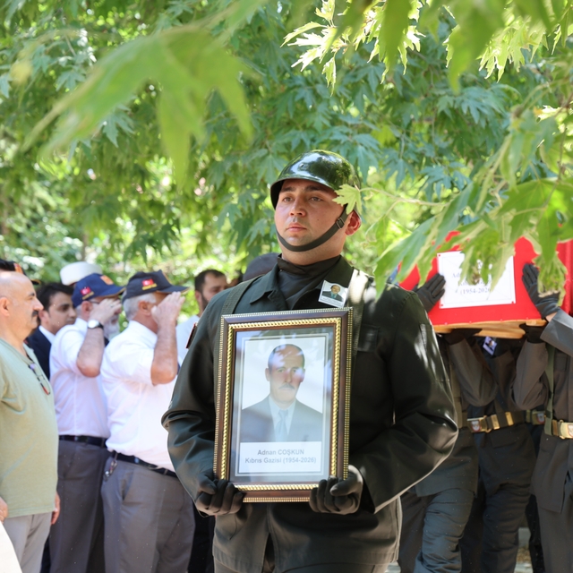 Kıbrıs Gazisi Adnan Coşkun son yolculuğuna uğurlandı