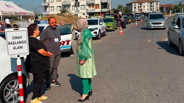Sürücü adayları terledi