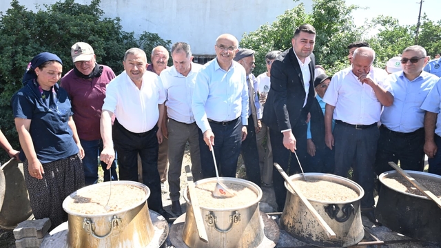 Başkan Er, Darende'de aşure programına katıldı