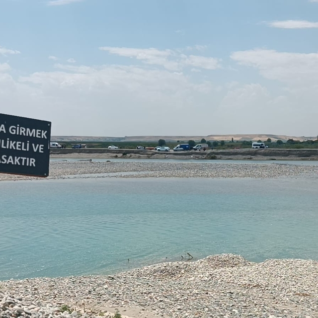 Serinlemek için girdiği çayda kayboldu (2)