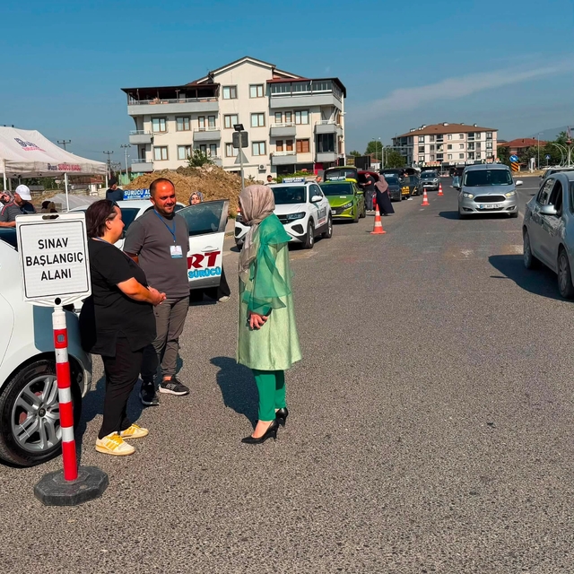 Sürücü adayları terledi