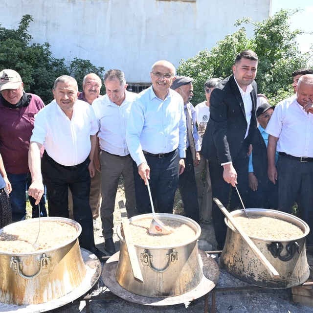 Başkan Er, Darende'de aşure programına katıldı