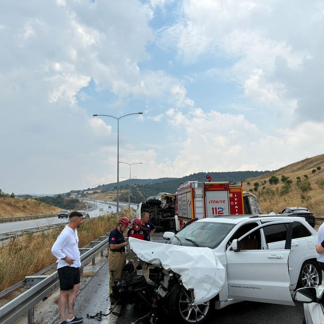 Susurluk'ta otoyolda cip ile kamyon çarpıştı: 1 yaralı