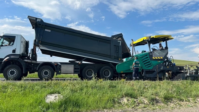 Kars'ta asfalt seferberliği sürüyor: Esenyayla köyü yolu tamamlandı