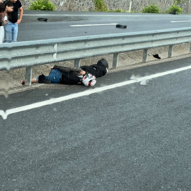 Bariyere çarpan motosikletin sürücüsü öldü
