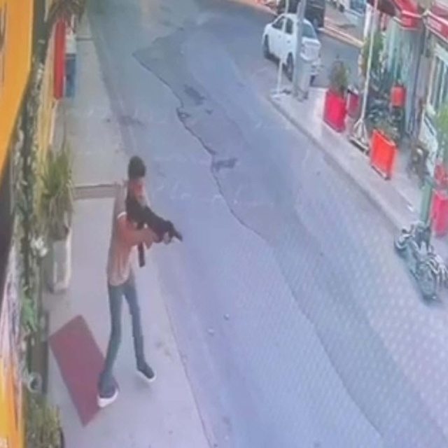 Bodrum'da pompalı tüfekle rastgele ateş açtı; o anlar kamerada