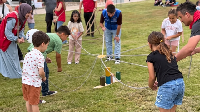 Karabük'te çocuklar karne festivalinde doyasıya eğlendi
