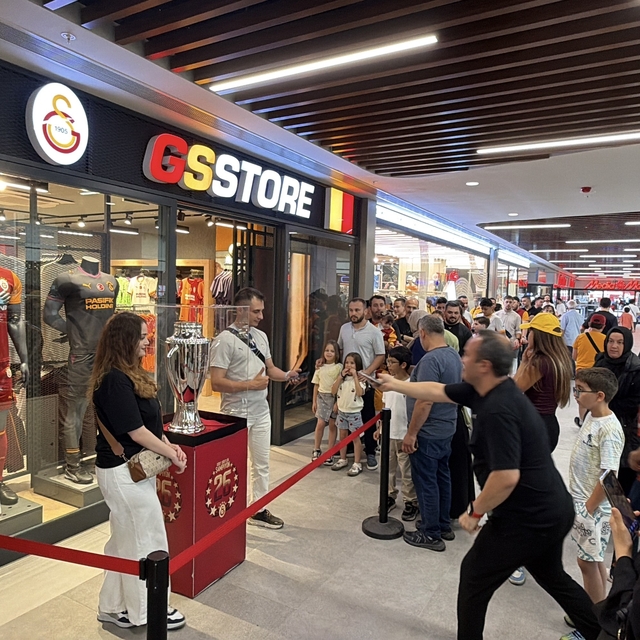 Galatasaray'ın şampiyonluk kupasına Düzce'de yoğun ilgi
Sarı-kırmızılı tara...