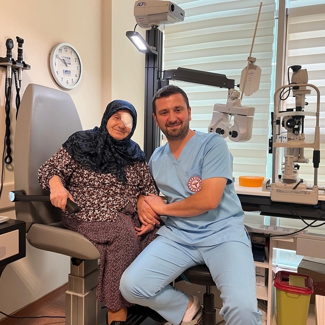 Gözlerine ışığı bu kez doktor torunu verdi
Katarakt hastası anneanne ameliy...