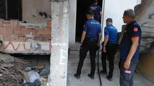 Siirt'te metruk binada yangın