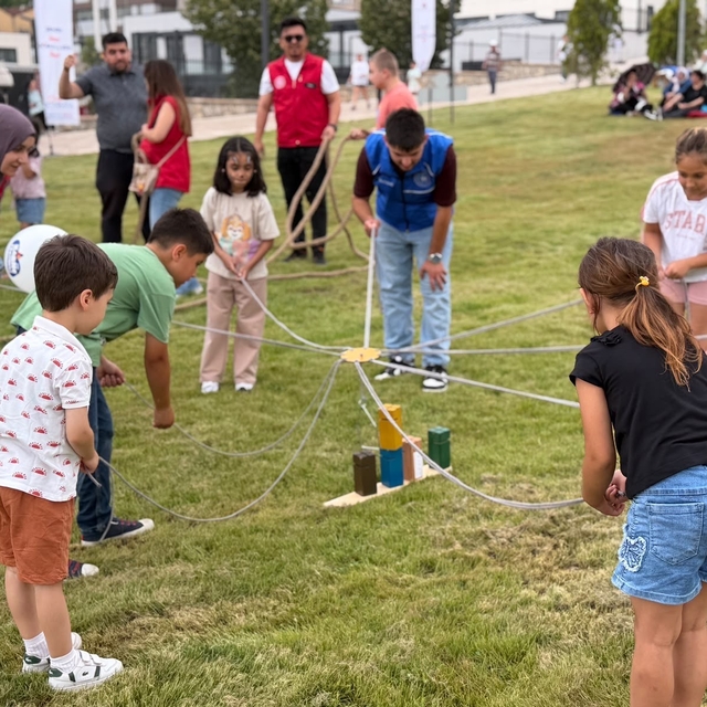 Karabük'te çocuklar karne festivalinde doyasıya eğlendi
