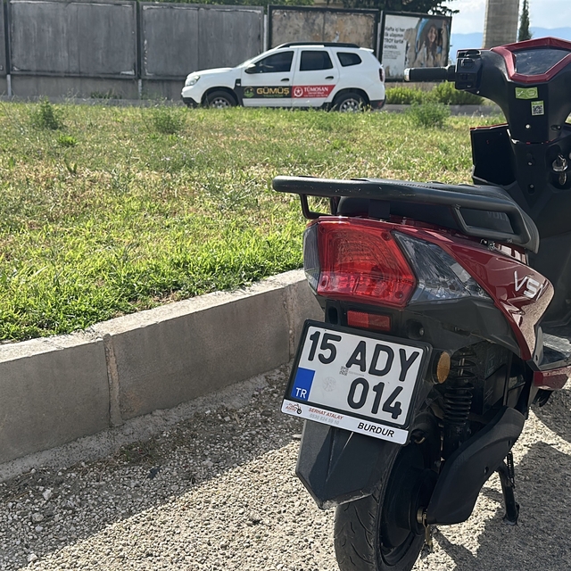 Kontrolden çıkan motosiklet devrildi, sürücü yaralandı