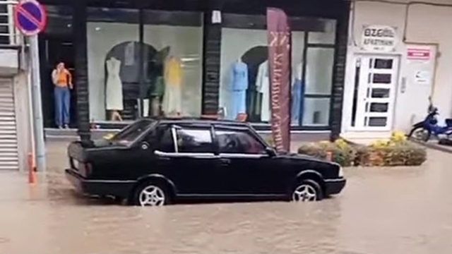 Tavşanlı'da sağanak hayatı olumsuz etkiledi