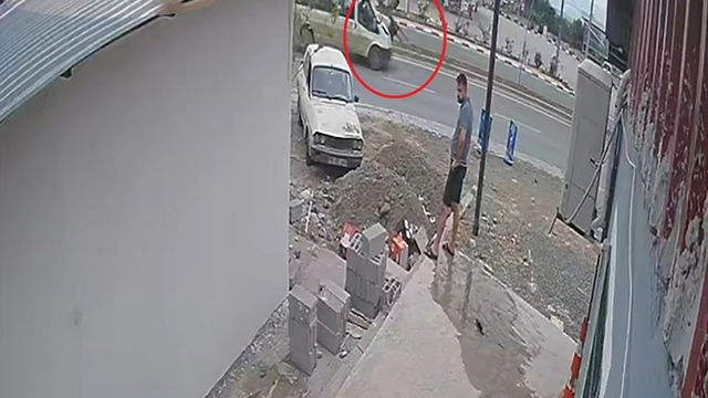 Minibüsün ata çarpması kamerada