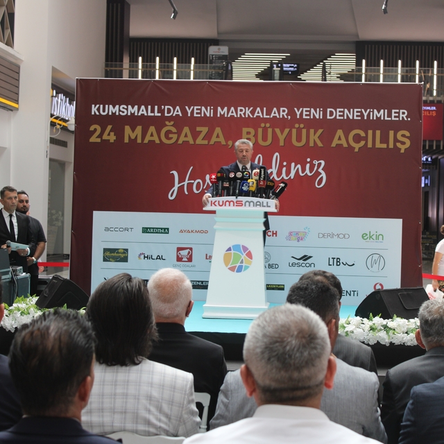 Kumsmall AVM'de 24 yeni mağaza açıldı
Kumsmall AVM Yönetim Kurulu Başkanı E...