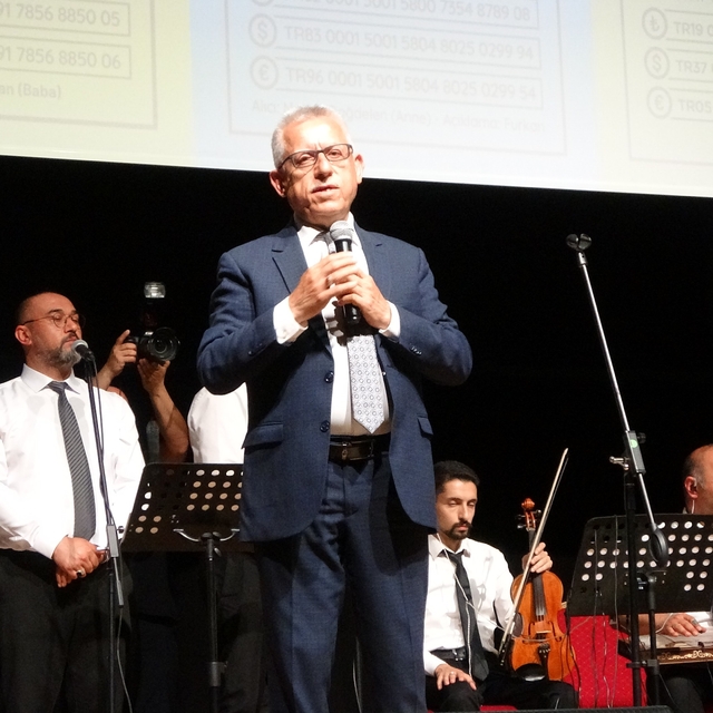 Başkan Arslan, çocuklar için şarkılar söyledi