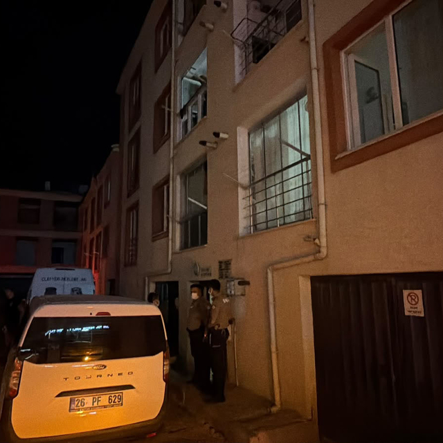 Evinde ölü bulundu