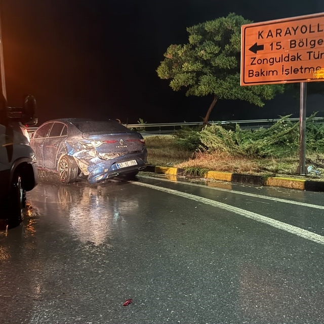 Alaplı Akçakoca yolunda kaza;5 yaralı