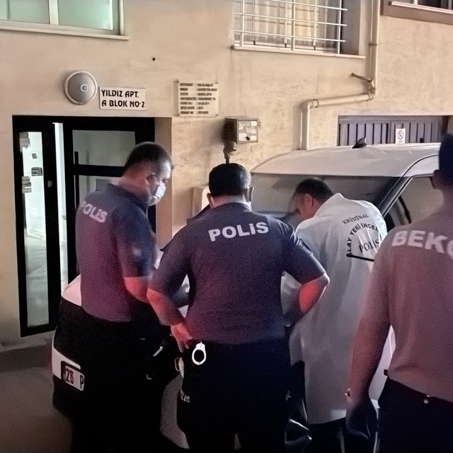 Sokağı saran ağır koku acı gerçeği ortaya çıkardı: Yaşlı adam evinde ölü bu...