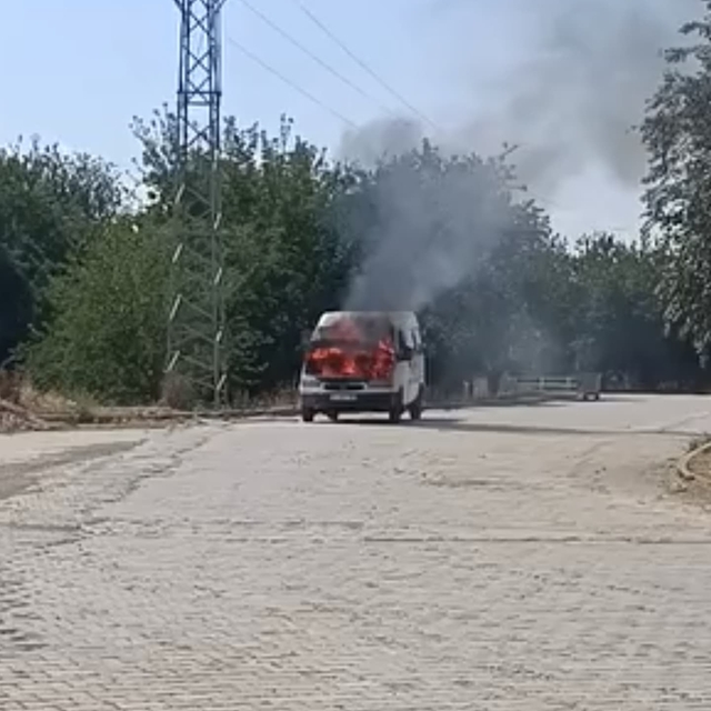 Elazığ'da minibüs yangını