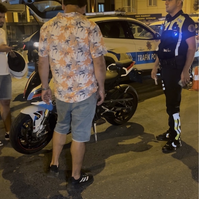 Çorlu'da akrobatik hareketler yapan motosikletliye ağır ceza