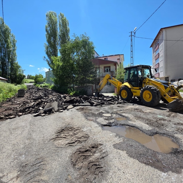 Bozulan Asfalt yollar baştan sona yenileniyor
