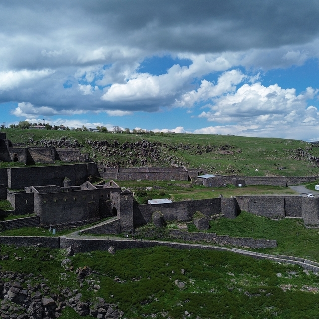 Kars Kalesi UNESCO Dünya Miras Listesi'ne alınmayı bekliyor
Prof. Dr. Yaşar...