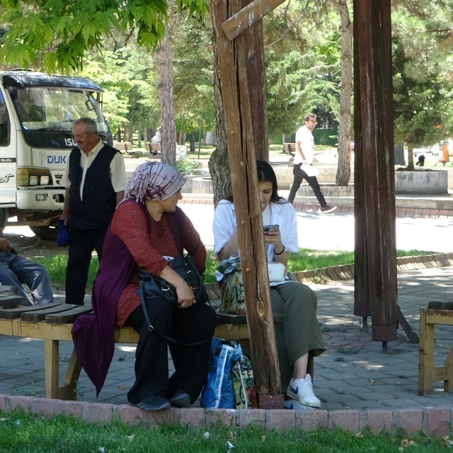 Malatya'da sıcak havada parklar doldu