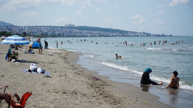 Samsun'da dalga ve rüzgar alarmı: 'Denize girmeyin' çağrısı