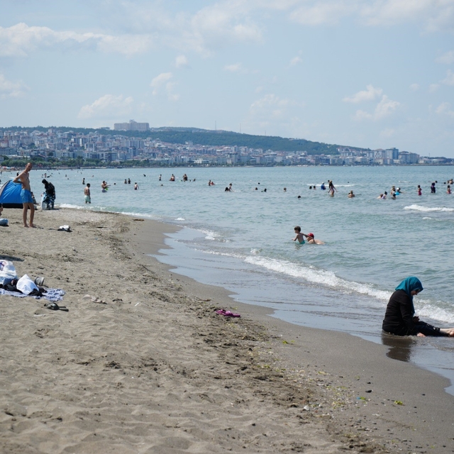 Samsun'da dalga ve rüzgar alarmı: 'Denize girmeyin' çağrısı