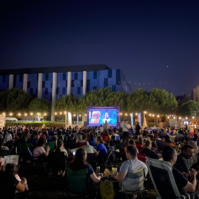 Tekstil Park ve Mimar Sinan Park'ta açık hava sineması keyfi