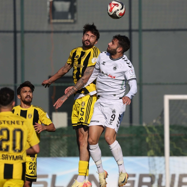 Aliağa FK'da Veli ve Mert yeni takımlarıyla imzaladı