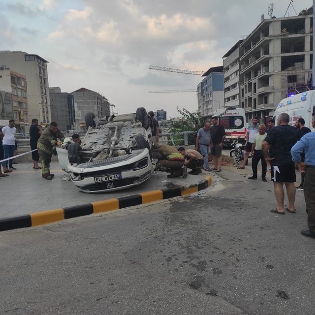 Takla atarak hurdaya dönen Fiat 2 kişiye mezar oldu