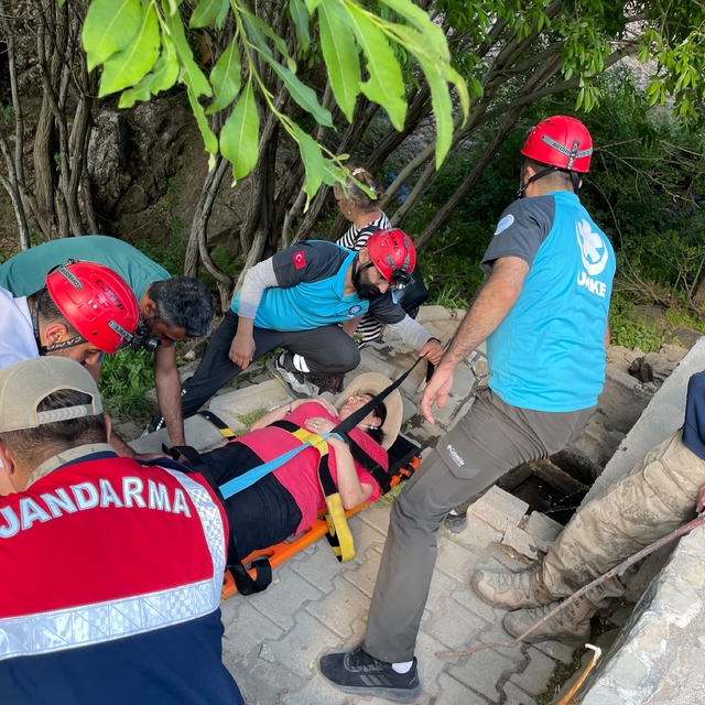 Tunceli'de yaralanan kadın ekiplerin müdahalesiyle kurtarıldı