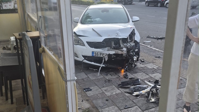 Lüleburgaz'da otomobiller çarpıştı: Bir sürücü hastaneye kaldırıldı