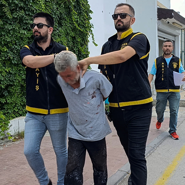 Yürümekte zorlanan şüpheli, kapının camını kırdığı iş yerindeki imitasyon t...
