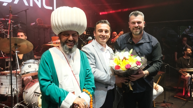 Festivalde sahne alan sanatçılar hayran bıraktı