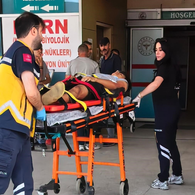 Otomobil ile çarpışan bisiklet sürücüsü hastaneye kaldırıldı