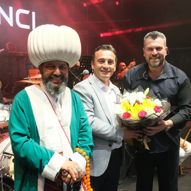 Festivalde sahne alan sanatçılar hayran bıraktı