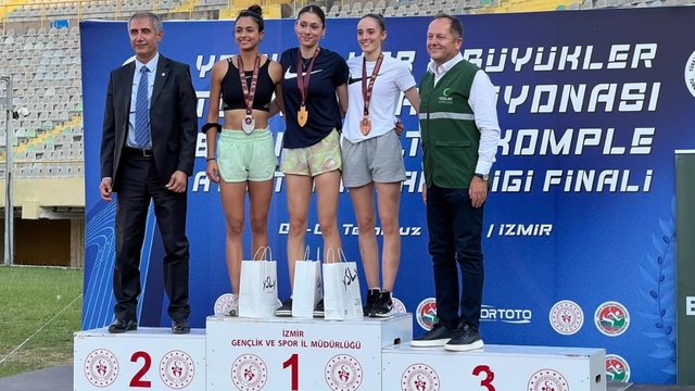 Eskişehirli atletler, İzmir'den kürsüyle döndü